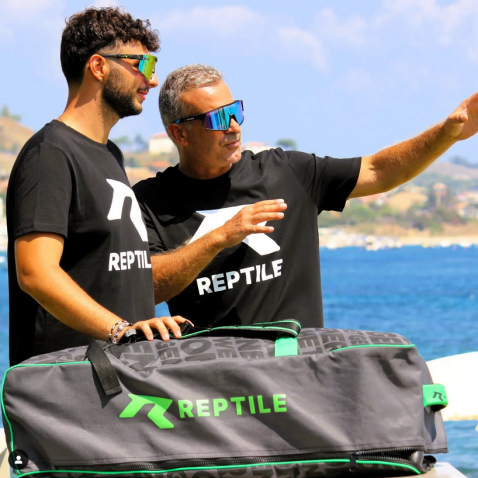 T-shirt logo Reptile